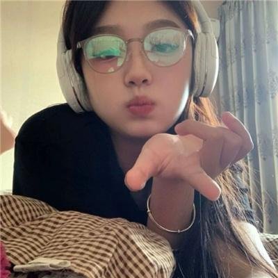 悄悄跟着我